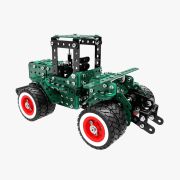 Achteraanzicht groene tractor met rode velgen
