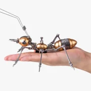 Reuzenmier op hand geplaatst