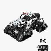 Vooraanzicht off-road terreinwagen met rupsbanden